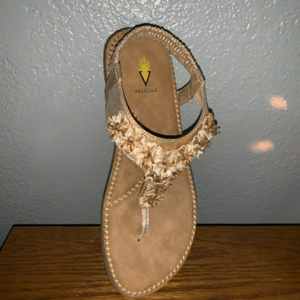 Volatile sandals